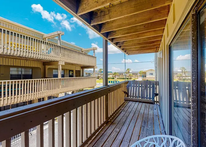 Upgraded Beachfront With A Pool Access & Washer Dryer * Gulf Shores