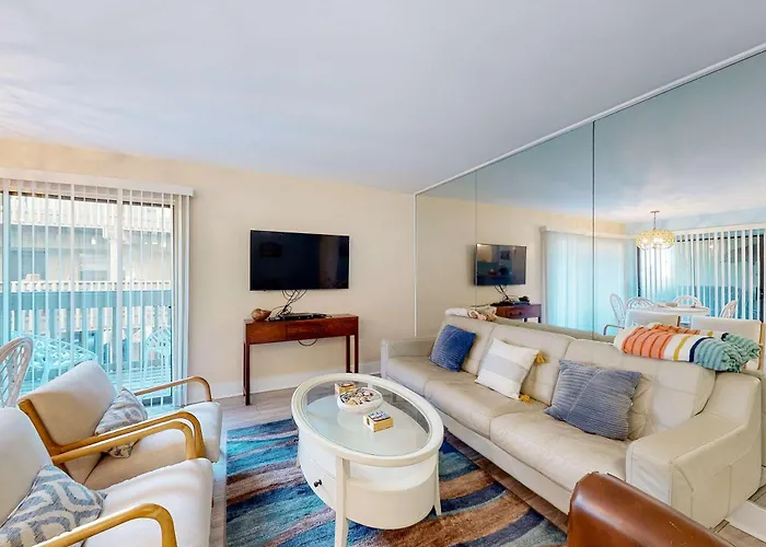 Upgraded Beachfront With A Pool Access & Washer Dryer
