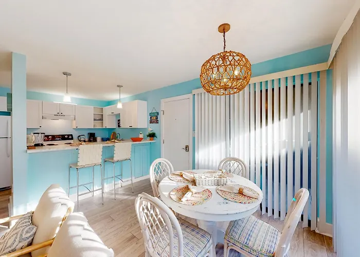 Upgraded Beachfront With A Pool Access & Washer Dryer