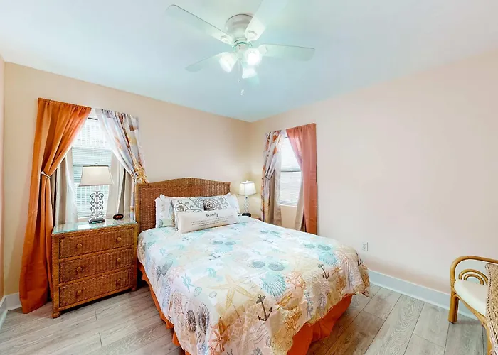 Upgraded Beachfront With A Pool Access & Washer Dryer *