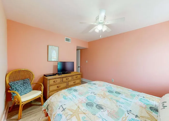 Holiday home Upgraded Beachfront With A Pool Access & Washer Dryer Gulf Shores