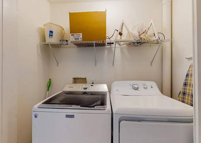 Holiday home Upgraded Beachfront With A Pool Access & Washer Dryer *