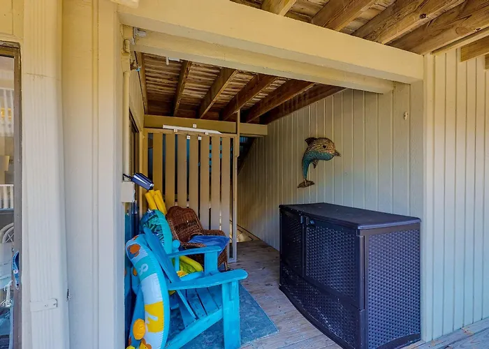 Upgraded Beachfront With A Pool Access & Washer Dryer