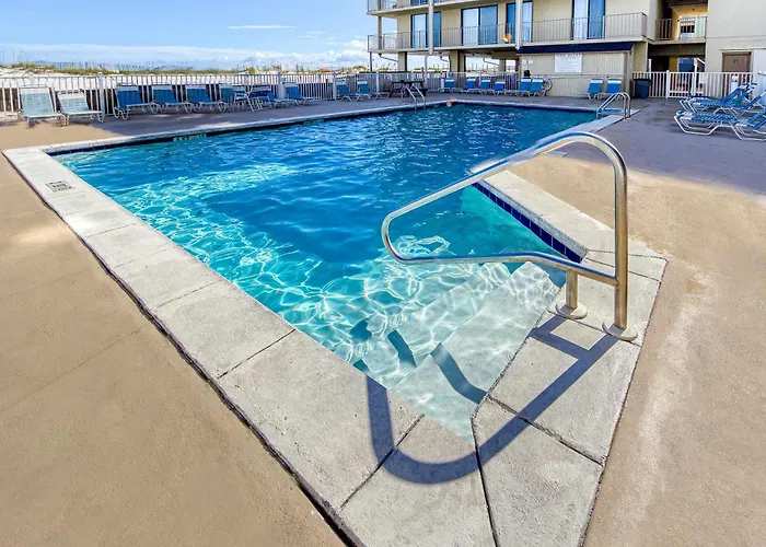 Upgraded Beachfront With A Pool Access & Washer Dryer Gulf Shores
