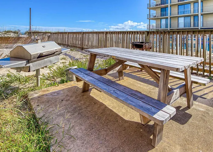 Holiday home Upgraded Beachfront With A Pool Access & Washer Dryer Gulf Shores