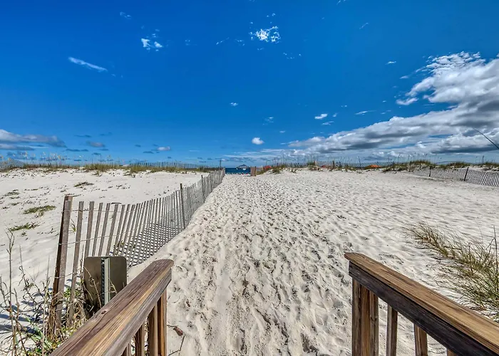 Upgraded Beachfront With A Pool Access & Washer Dryer Holiday home *