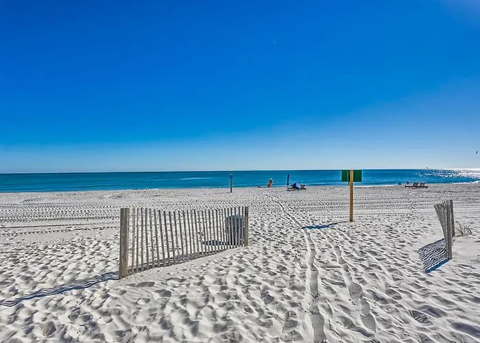 Upgraded Beachfront With A Pool Access & Washer Dryer Holiday home *